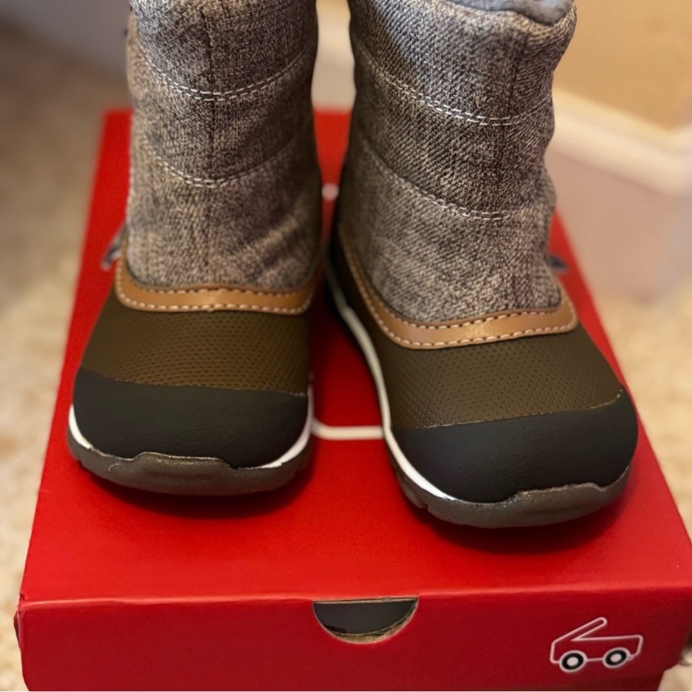 See Kai Run snow boot size 7 toddler